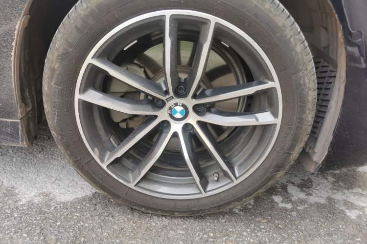 Used BMW 5 Series 2021 525Li M Sport Package Right Front Wheel Hub