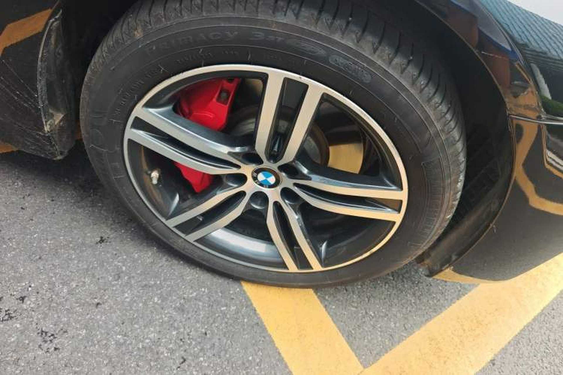 Used BMW 5 Series 2021 530Li Leading Luxury Package Right Front Wheel Hub
