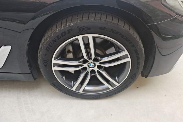 Used BMW 5 Series 2021 530Li Leading Luxury Package Right Front Wheel Hub