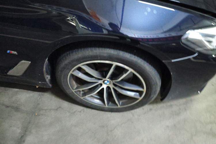 Used BMW 5 Series 2021 525Li M Sport Package Right Front Wheel Hub