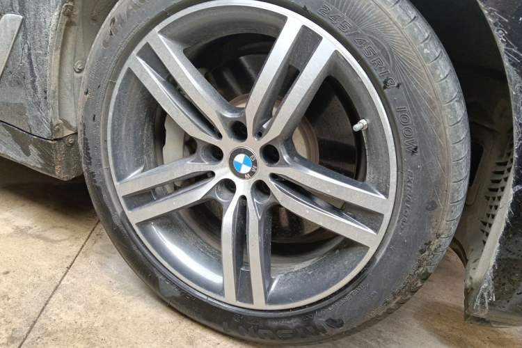 Used BMW 5 Series 2021 530Li Leading Luxury Package Right Front Wheel Hub