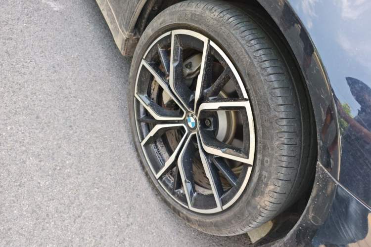 Used BMW 5 Series 2021 Restyled 530Li Luxury Edition M Sport Package Right Front Wheel Hub