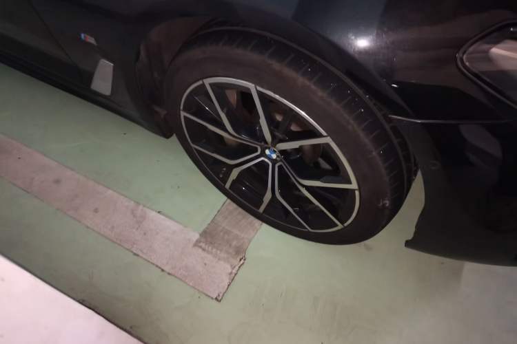 Used BMW 5 Series 2021 530Li Luxury Edition M Sport Package Right Front Wheel Hub