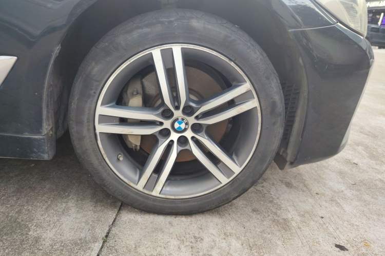 Used BMW 5 Series 2021 530Li Leading Luxury Package Right Front Wheel Hub