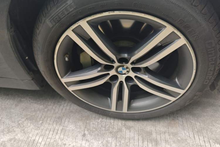 Used BMW 5 Series 2021 Restyled 530Li Leading Edition Luxury Package Right Front Wheel Hub
