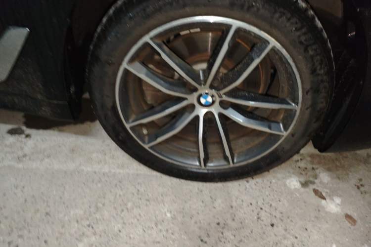 Used BMW 5 Series 2021 525Li M Sport Package Right Front Wheel Hub