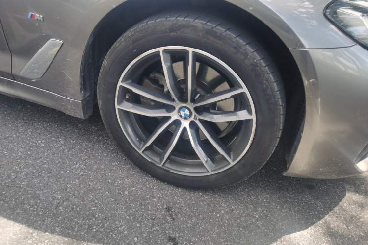 Used BMW 5 Series 2021 525Li M Sport Package Right Front Wheel Hub