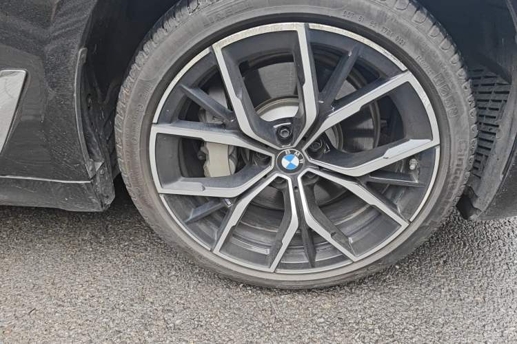 Used BMW 5 Series 2021 530Li Luxury Edition M Sport Package Right Front Wheel Hub