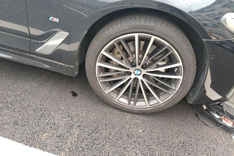Used BMW 5 Series 2021 530Li xDrive M Sport Package Right Front Wheel Hub