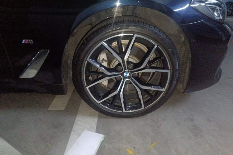 Used BMW 5 Series 2021 Restyled 530Li Luxury Edition M Sport Package Right Front Wheel Hub