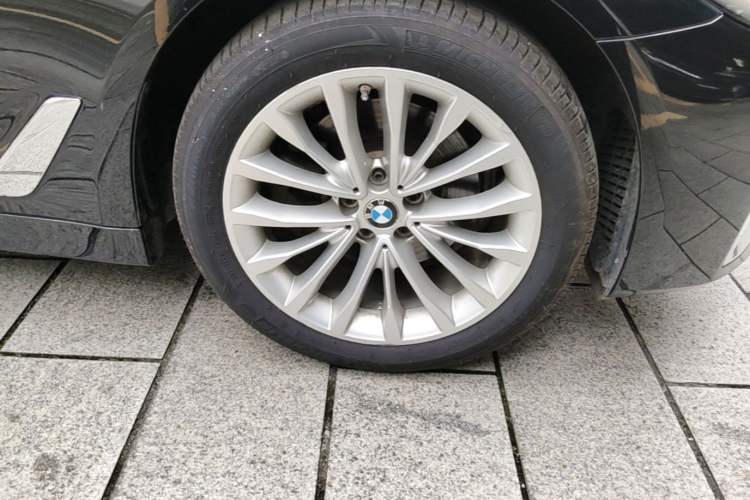 Used BMW 5 Series 2021 525Li Luxury Package Right Front Wheel Hub