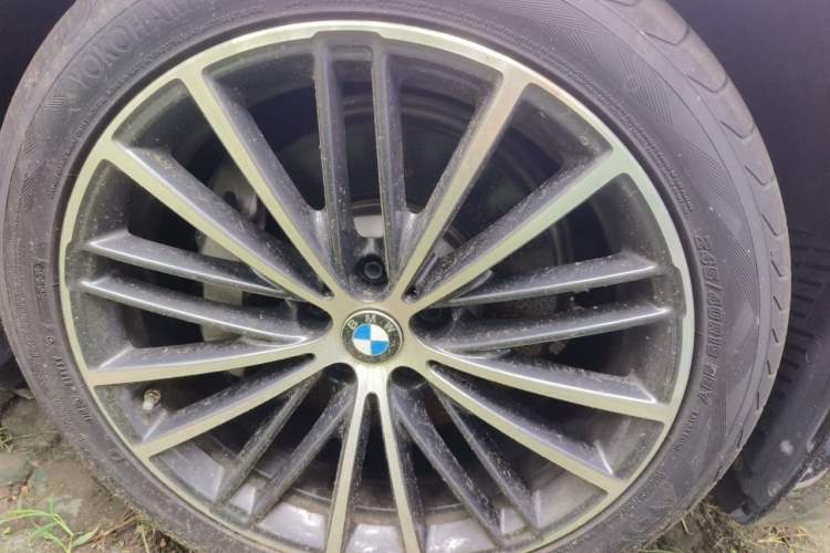 Used BMW 5 Series 2021 530Li Leading Model M Sport Package Right Front Wheel Hub
