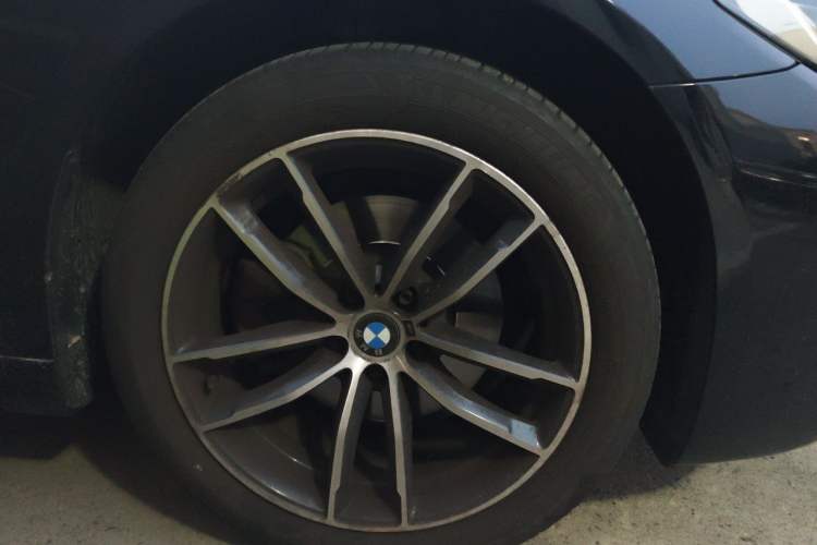 Used BMW 5 Series 2021 525Li M Sport Package Right Front Wheel Hub