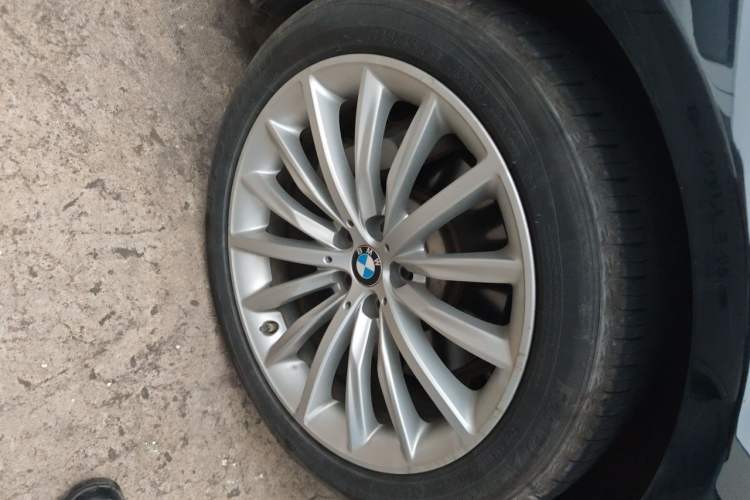 Used BMW 5 Series 2021 530Li Luxury Edition Premium Package Right Front Wheel Hub