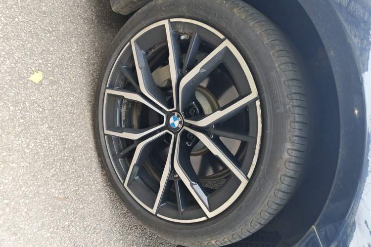 Used BMW 5 Series 2021 Restyled 530Li Luxury Edition M Sport Package Right Front Wheel Hub