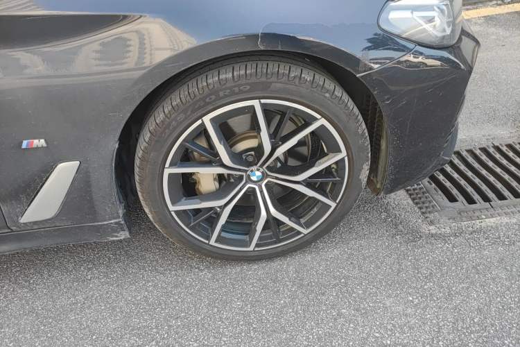 Used BMW 5 Series 2021 530Li Luxury Edition M Sport Package Right Front Wheel Hub