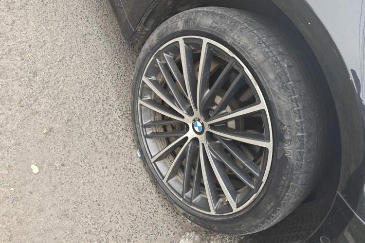 Used BMW 5 Series 2021 530Li Leading Model M Sport Package Right Front Wheel Hub