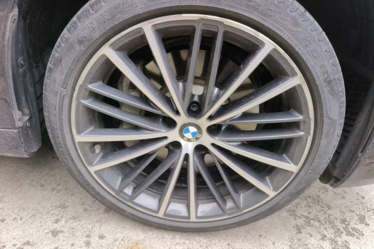 Used BMW 5 Series 2021 530Li xDrive M Sport Package Right Front Wheel Hub