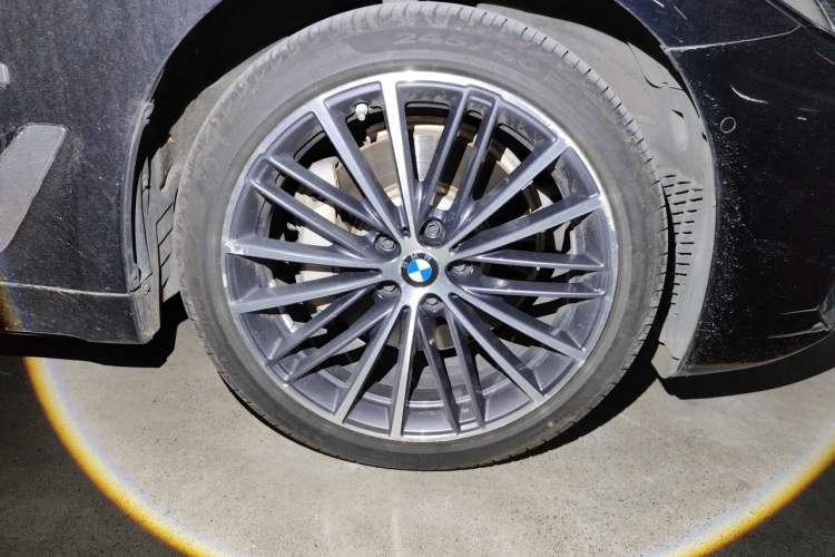 Used BMW 5 Series 2021 530Li xDrive M Sport Package Right Front Wheel Hub