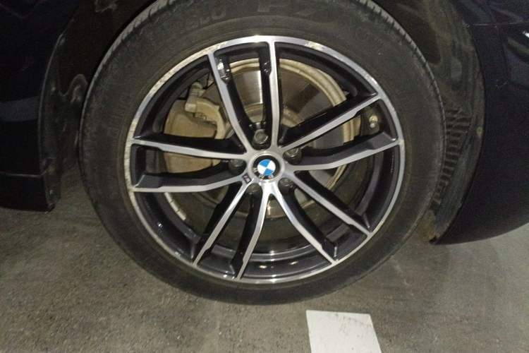 Used BMW 5 Series 2021 525Li M Sport Package Right Front Wheel Hub