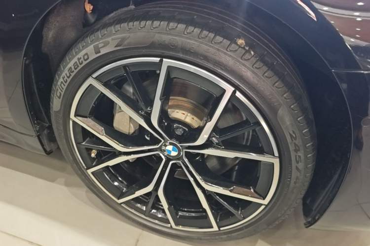 Used BMW 5 Series 2021 530Li Luxury Edition M Sport Package Right Front Wheel Hub