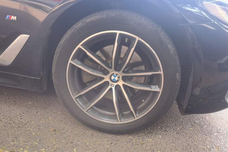 Used BMW 5 Series 2021 525Li M Sport Package Right Front Wheel Hub