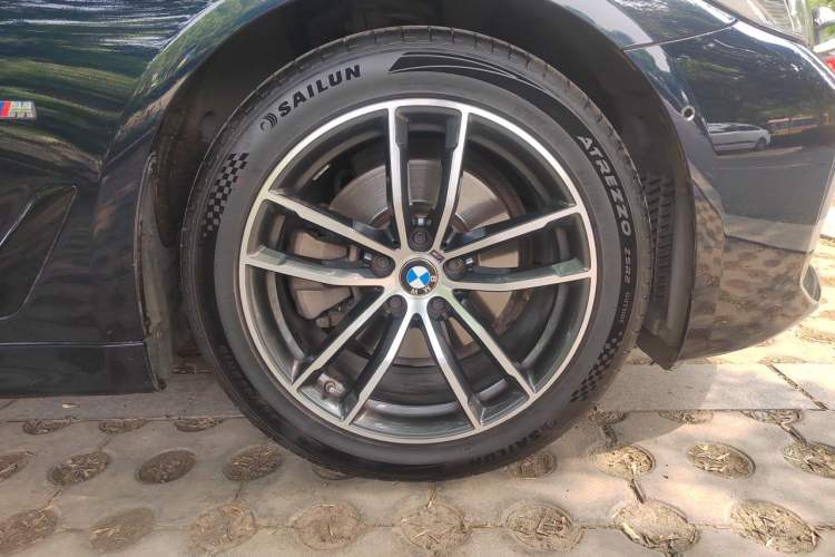 Used BMW 5 Series 2021 525i M Sport Package Right Front Wheel Hub
