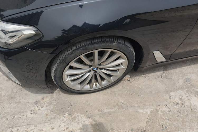 Used BMW 5 Series 2021 530Li Luxury Edition Premium Package Right Front Wheel Hub