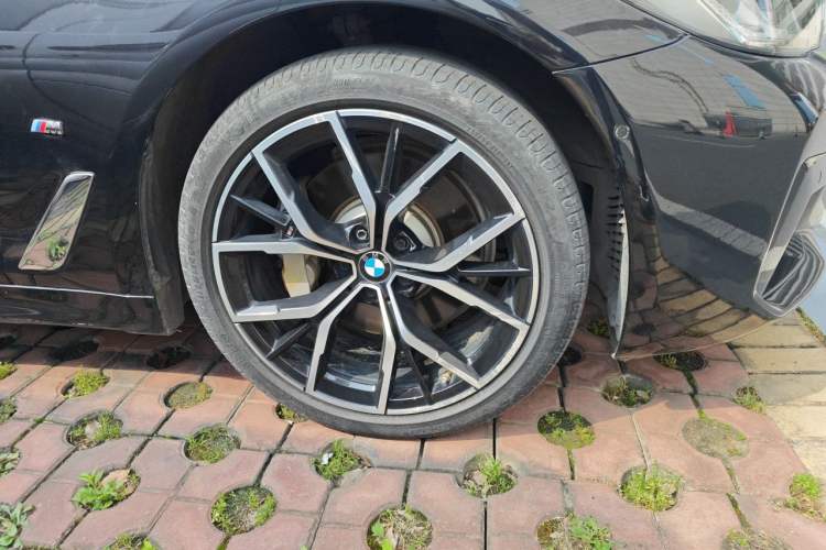Used BMW 5 Series 2021 Facelifted 530Li xDrive M Sport Package Right Front Wheel Hub