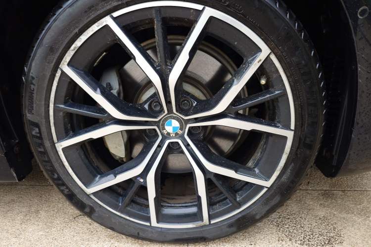 Used BMW 5 Series 2021 Restyled 530Li Luxury Edition M Sport Package Right Front Wheel Hub