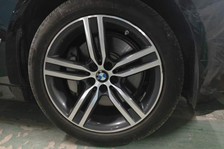 Used BMW 5 Series 2021 530Li Leading Luxury Package Right Front Wheel Hub