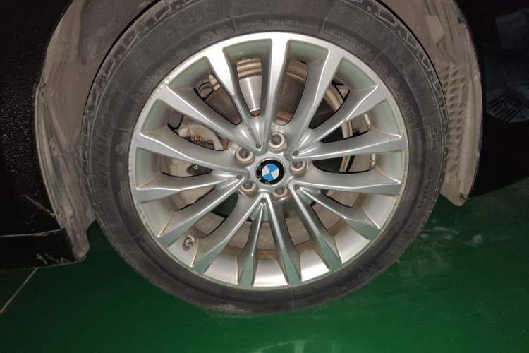 Used BMW 5 Series 2021 525Li Luxury Package Right Front Wheel Hub