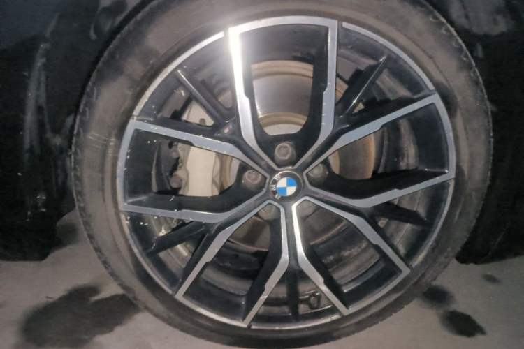 Used BMW 5 Series 2021 530Li Luxury Edition M Sport Package Right Front Wheel Hub