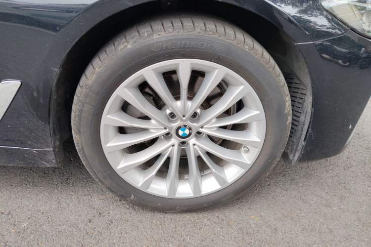 Used BMW 5 Series 2021 Updated Version 525Li Luxury Package Right Front Wheel Hub