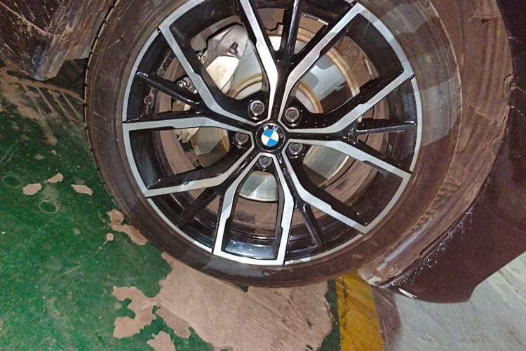 Used BMW 5 Series 2021 Restyled 530Li Luxury Edition M Sport Package Right Front Wheel Hub