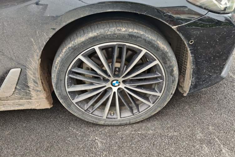 Used BMW 5 Series 2021 530Li Executive Luxury Package Right Front Wheel Hub