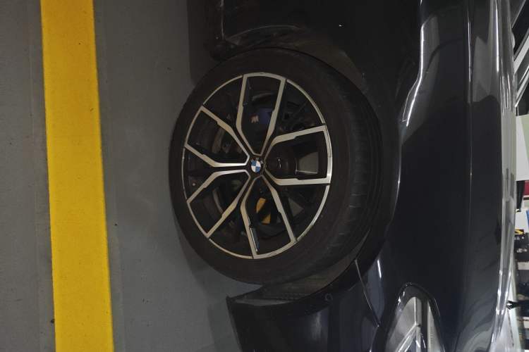 Used BMW 5 Series 2021 530i M Sport Package Right Front Wheel Hub