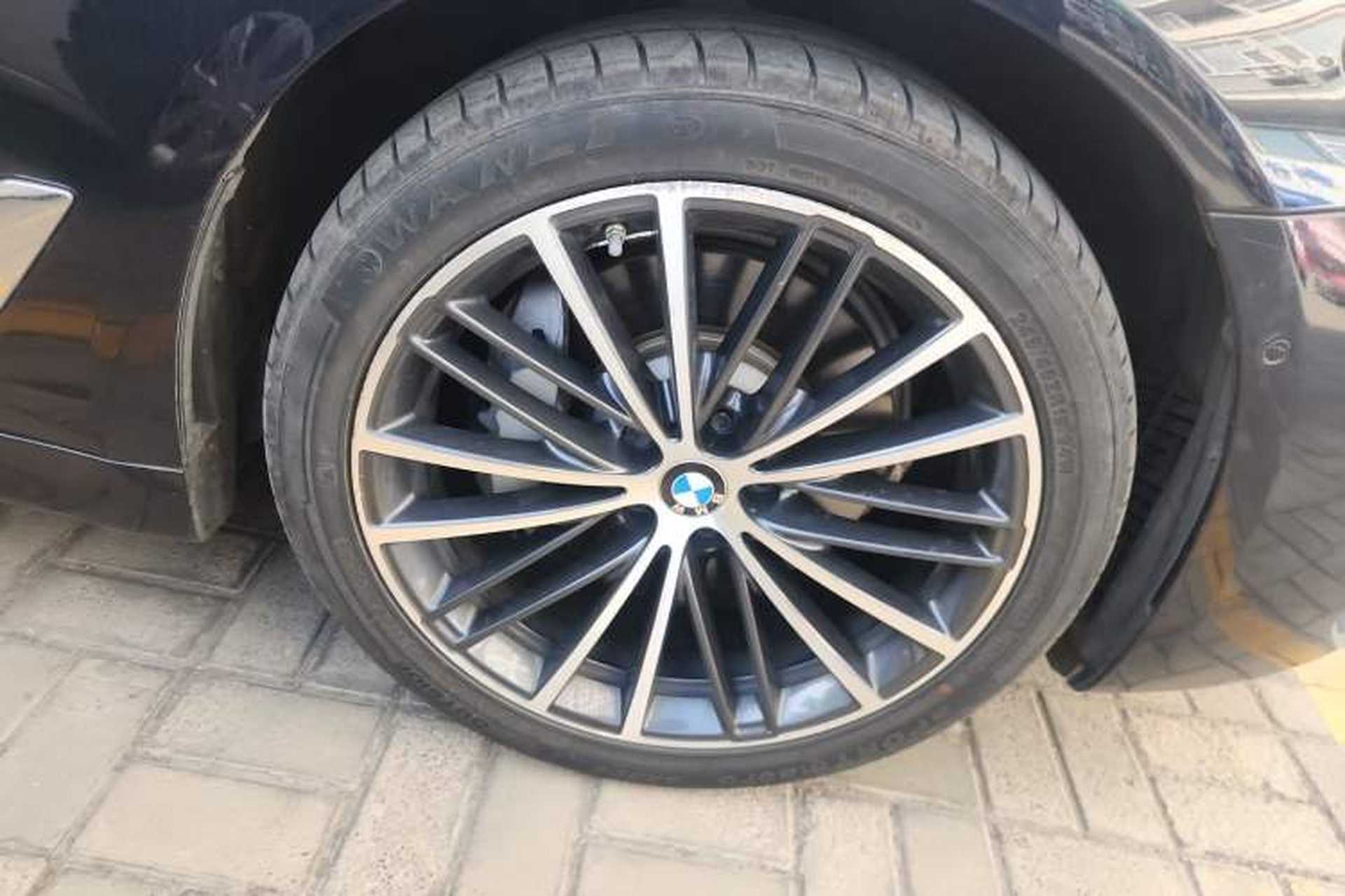 Used BMW 5 Series 2021 530Li xDrive M Sport Package Right Front Wheel Hub