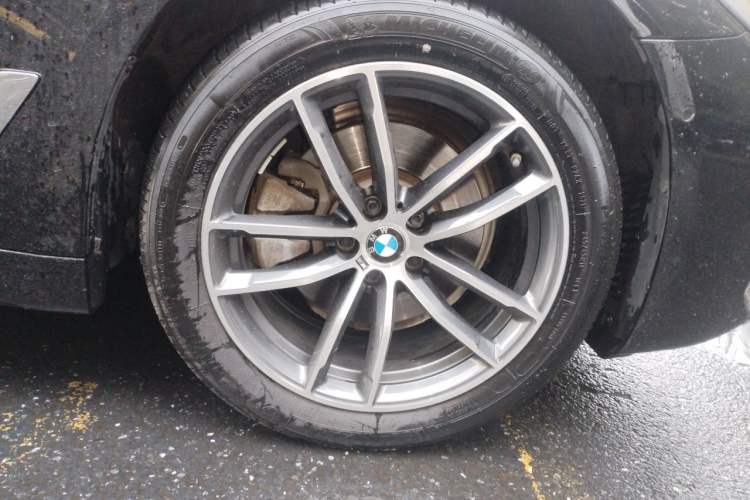 Used BMW 5 Series 2021 Facelifted 525Li M Sport Package Right Front Wheel Hub