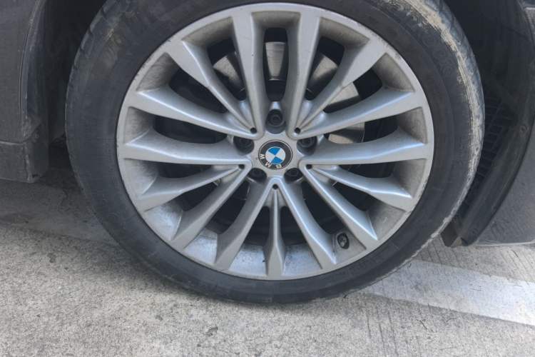 Used BMW 5 Series 2021 Updated Version 525Li Luxury Package Right Front Wheel Hub