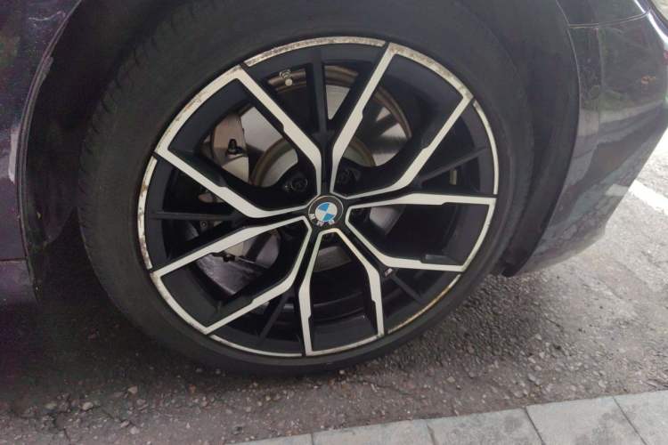 Used BMW 5 Series 2021 530Li Luxury Edition M Sport Package Right Front Wheel Hub