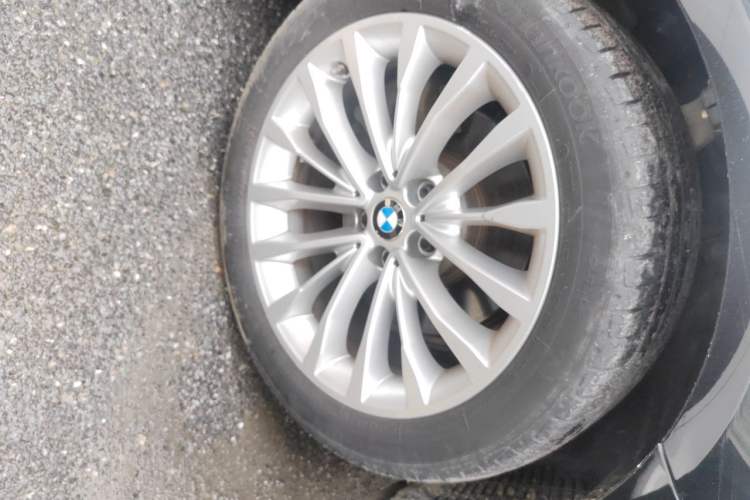 Used BMW 5 Series 2021 525Li Luxury Package Right Front Wheel Hub