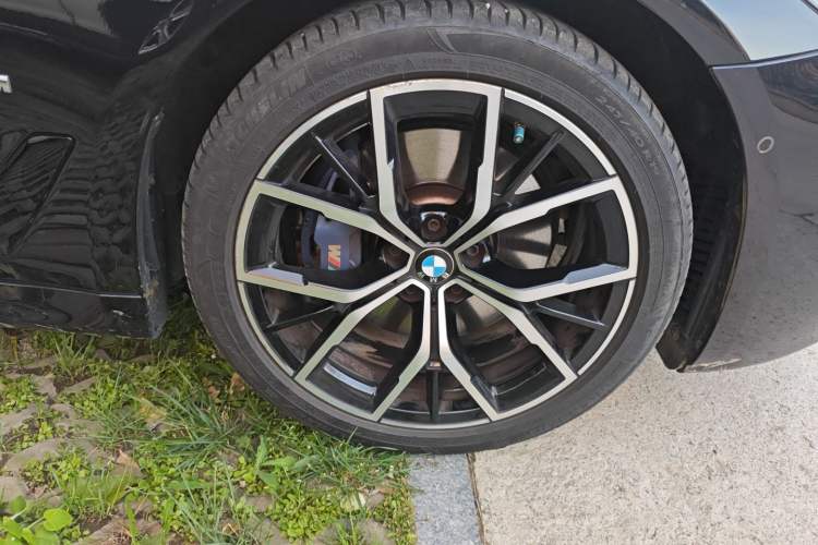 Used BMW 5 Series 2021 530i M Sport Package Right Front Wheel Hub