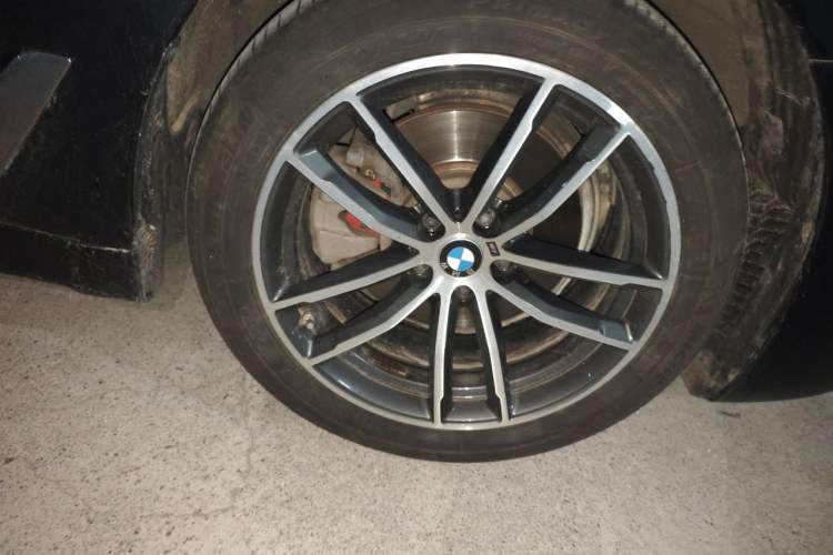 Used BMW 5 Series 2021 525Li M Sport Package Right Front Wheel Hub