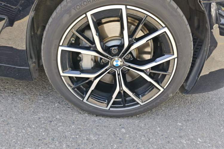Used BMW 5 Series 2021 530Li Luxury Edition M Sport Package Right Front Wheel Hub