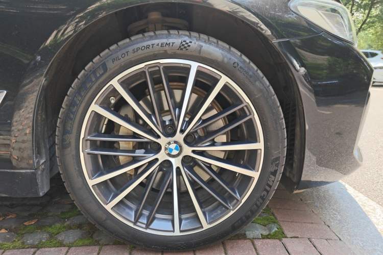 Used BMW 5 Series 2021 Facelifted 530Li Executive M Sport Package Right Front Wheel Hub