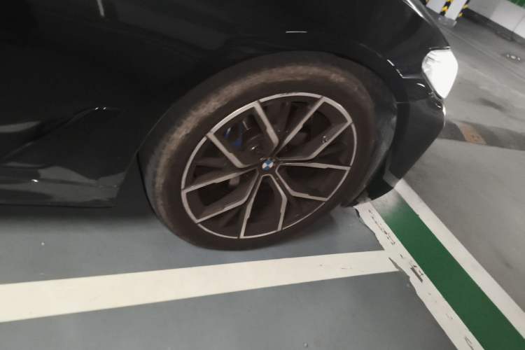 Used BMW 5 Series 2021 530i M Sport Package Right Front Wheel Hub