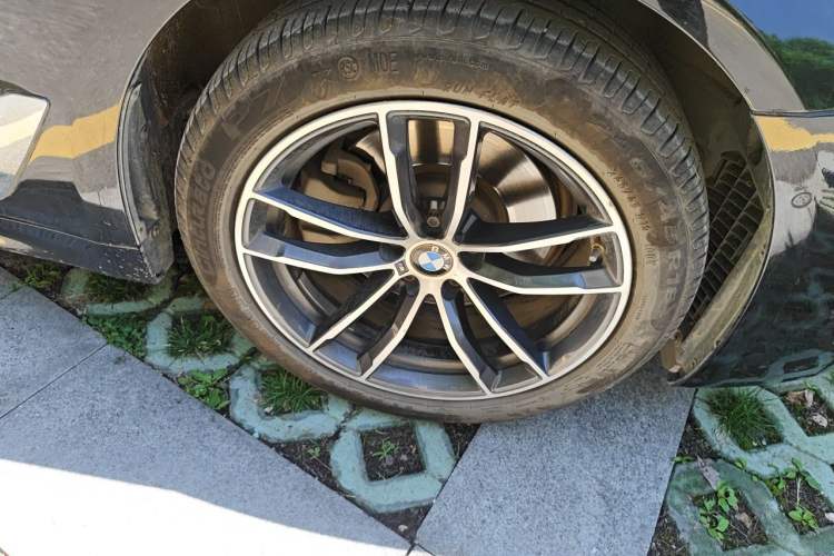 Used BMW 5 Series 2021 Facelifted 525Li M Sport Package Right Front Wheel Hub