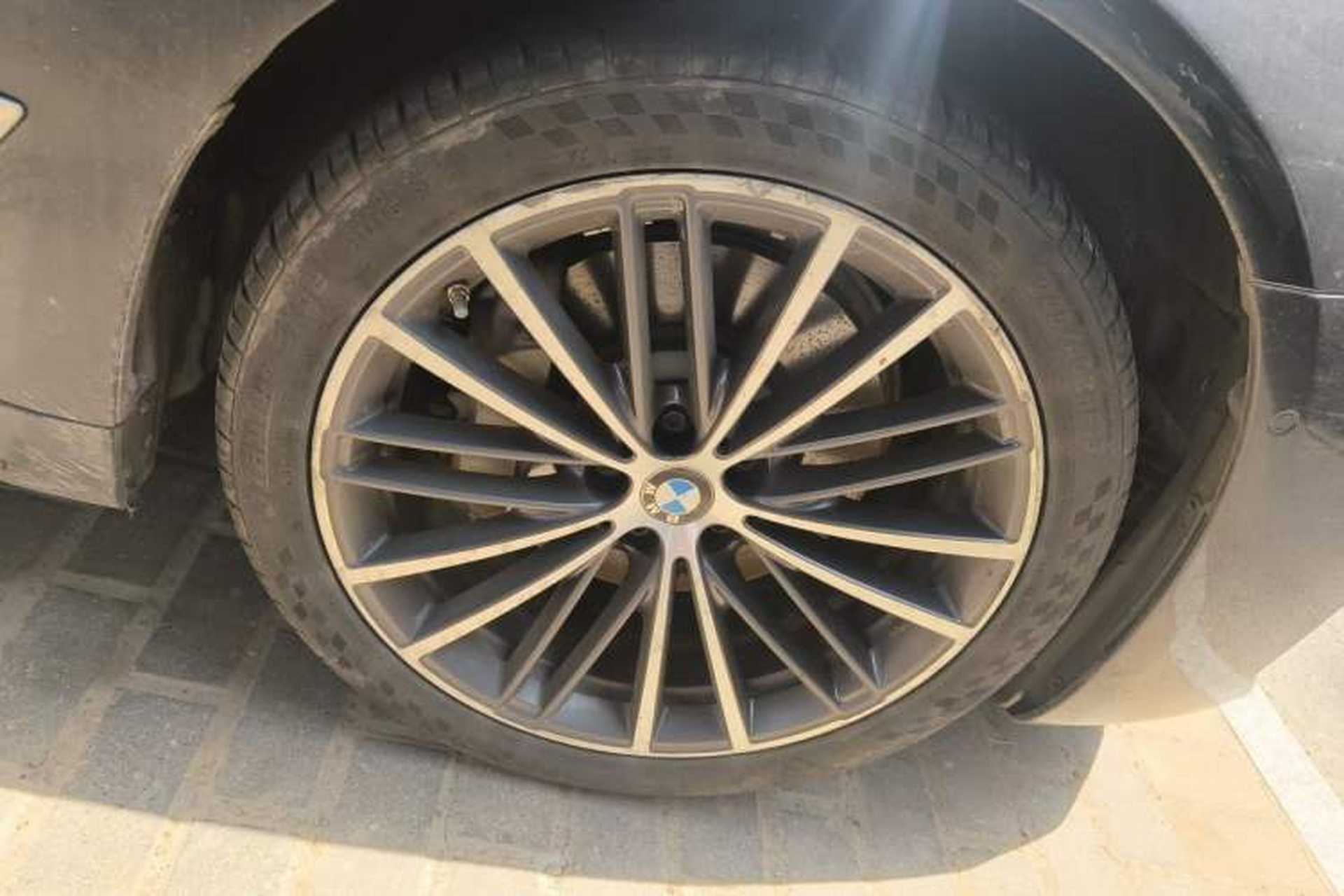 Used BMW 5 Series 2021 530Li Leading Model M Sport Package Right Front Wheel Hub