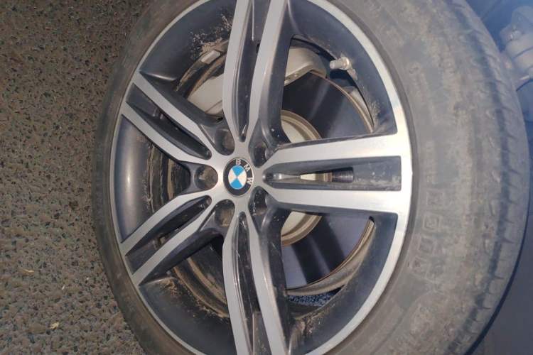 Used BMW 5 Series 2021 530Li Leading Luxury Package Right Front Wheel Hub